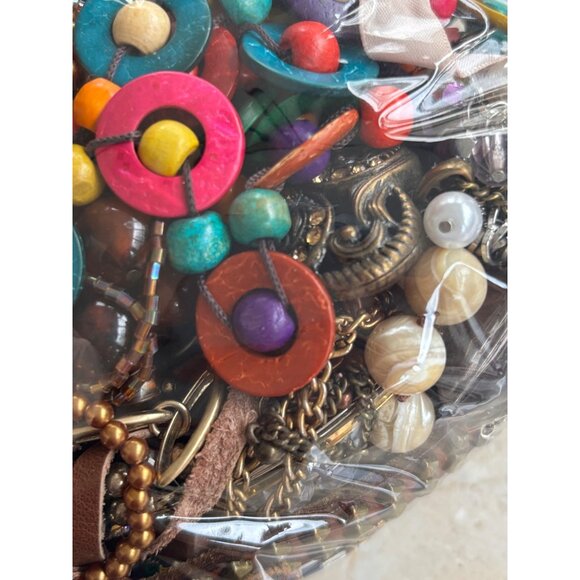 Mixed Jewelry Lot For Art & Craft Beads & Chains 3 Lbs 8 Oz Assorted Colors & Ma - Picture 6 of 13